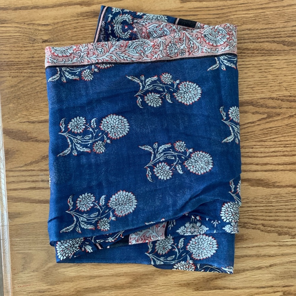 Lightweight Multi-pattern Scarf - Picture 4 of 4